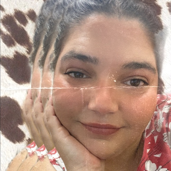 Meet your Posher, Emilia - Picture 1 of 1